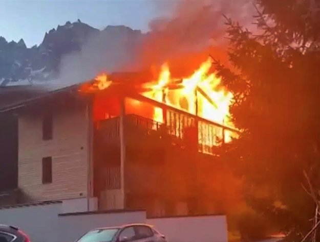 (Vidéo)Il n&rsquo;a pas pu s&rsquo;échapper — un homme de 75 ans périt piégé dans les flammes à Chamonix