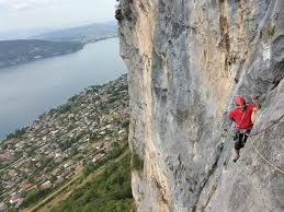 “Il chute de 100 mètres en plein chantier” : un employé meurt sur une corniche vertigineuse dans les Pyrénées