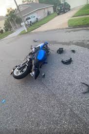 Ain : un motard de 24 ans tué après une collision avec un poids lourd à Charnoz-sur-Ain