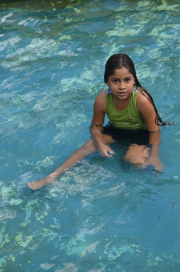 Ses cheveux happés par la pompe de la piscine : Laura, 12 ans, meurt noyée au Brésil