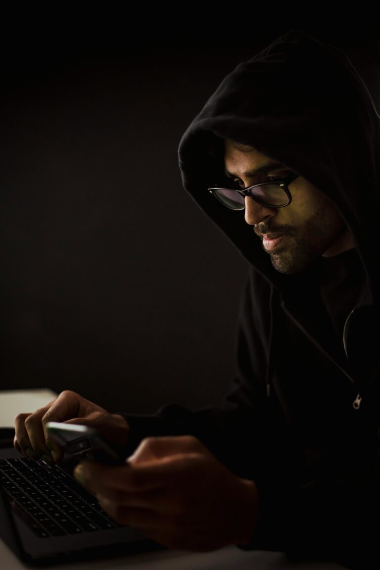 Vos vacances, vos factures, votre identité — un hacker vide la base de données de Sejourneur et expose 46 000 victimes