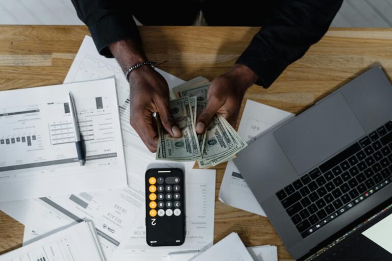 “La peur de ma maladie m’a poussée à agir” : comptable, elle vide la caisse de son agence immobilière et doit rembourser 30 000 €