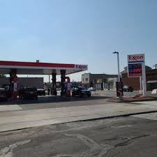 Il lit « au secours » sur les lèvres d&rsquo;une ado et affronte seul son ravisseur : le geste héroïque d&rsquo;un employé de station-service aux États-Unis