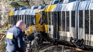 Deux trains se percutent de plein fouet au Danemark — des dizaines de passagers évacués en urgence