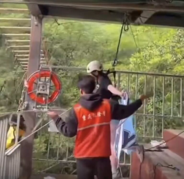 (Vidéo) Huaying : « les cordes ne sont pas attachées correctement » — l’avertissement ignoré d’une adolescente lui coûte la vie à 168 mètres de hauteur