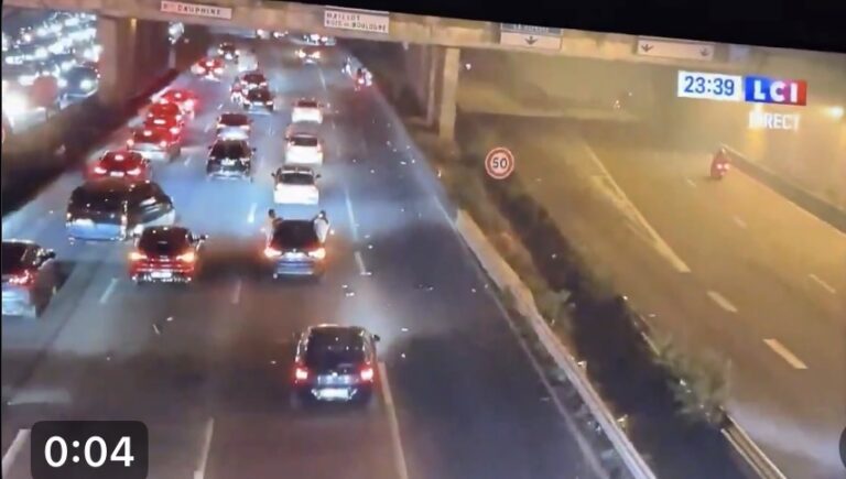 (Vidéo) Paris : chute de scooter sur le périph filmée en direct sur LCI dans la nuit des débordements post-finale PSG