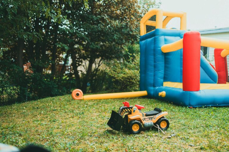une tornade emporte un château gonflable lors d’un tournoi de foot à Hamme, un enfant de 7 ans meurt à l’hôpital de Gand