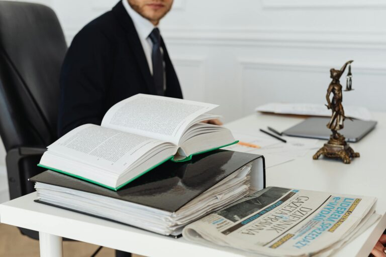 Marseille : 196 péages fraudés au scooter, fausses plaques et déclarations mensongères, un ancien juge d’instruction risque la révocation devant le Conseil supérieur de la magistrature