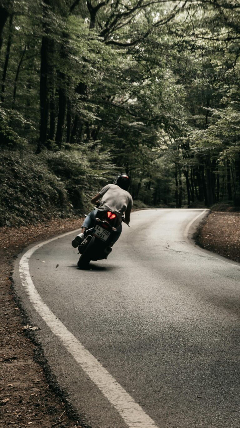Aude : mort d’un motard sur la RD102 à Alaigne, bilan routier de plus en plus lourd avec 11 tués depuis janvier