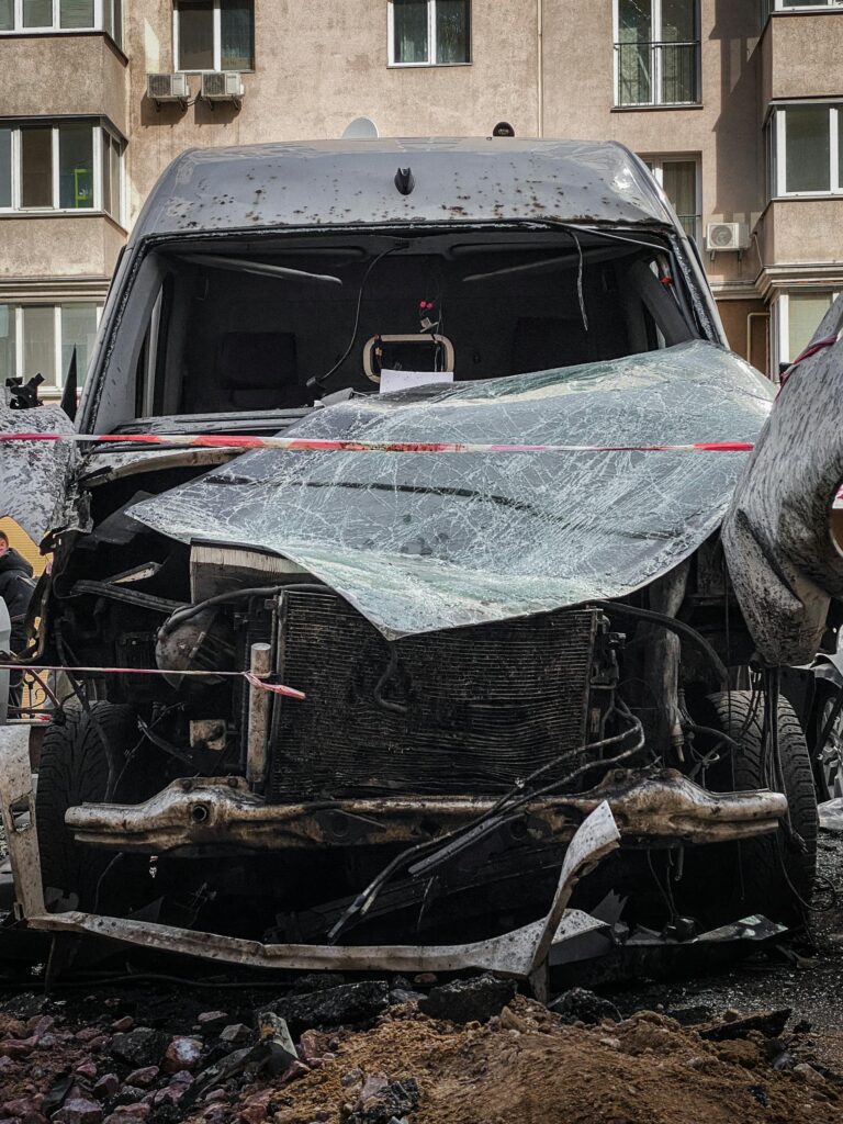 Villedômer en Indre-et-Loire : deux jeunes hommes morts et deux jeunes femmes en urgence absolue après une sortie de route sur la RD910 au petit matin ce samedi