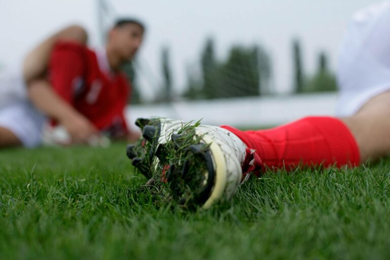 Ille-et-Vilaine : 10 minutes d’arrêt cardiaque en plein match de District 3 — le footballeur de 27 ans est en vie grâce à ses partenaires