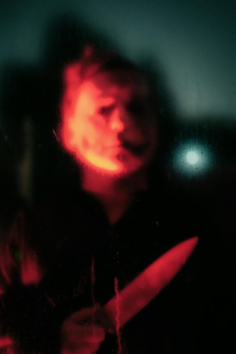 Digne-les-Bains : poignardée sept fois au cou en pleine rue piétonne en pleine nuit, une femme de 40 ans transférée à Marseille, l’agresseur toujours en fuite
