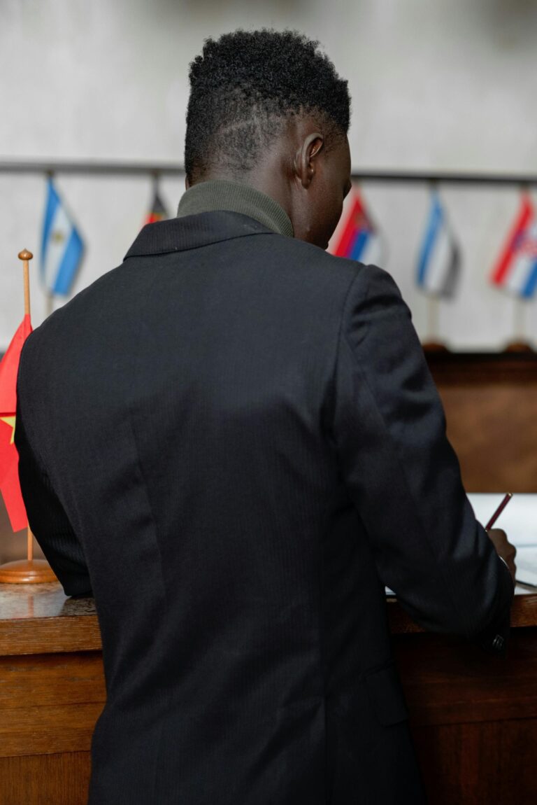 Rennes : procès sous haute sécurité pour la tentative d’assassinat du blogueur azéri Mahammad Mirzali, neuf accusés nient en bloc