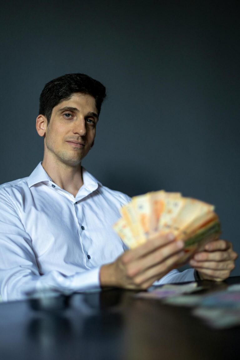 France : licencié pour avoir consulté le compte bancaire de son fils, un banquier de 30 ans d’ancienneté empoche déjà 443 000 euros