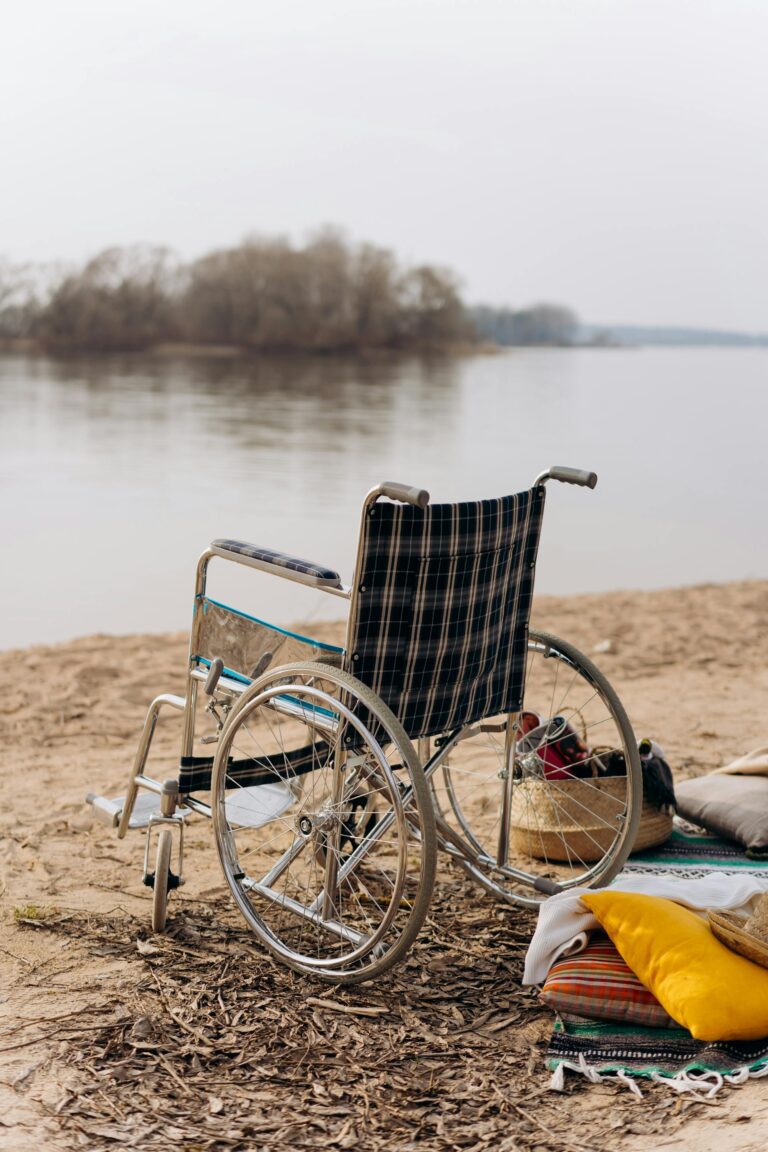 Hérault : une infirmière alerte après avoir senti une odeur suspecte, un collègue découvre le fauteuil en feu avec la victime encore assise, un sexagénaire hémiplégique meurt brûlé