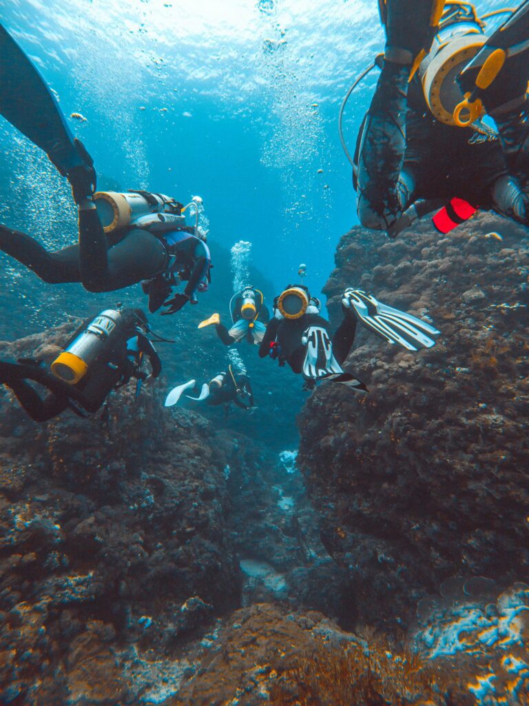 Maldives : cinq touristes italiens dont une chercheuse de l’Université de Gênes meurent lors d’une plongée dans l’atoll de Vaavu, le ministère des Affaires étrangères confirme le drame