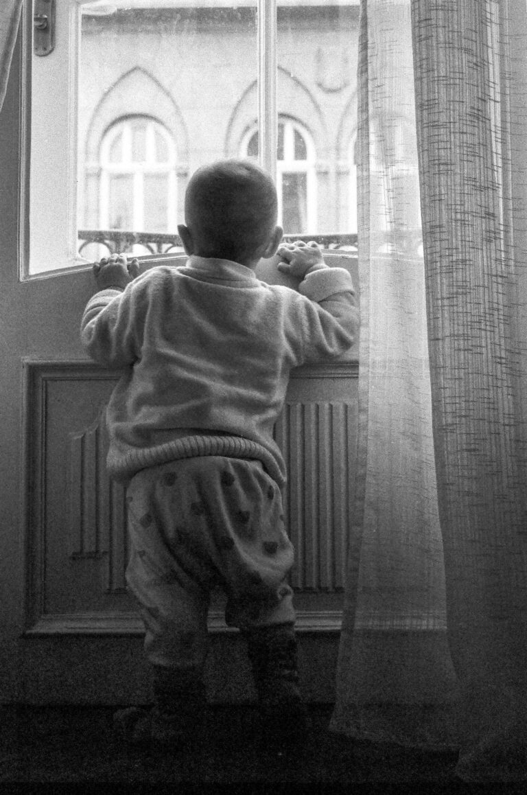 États-Unis : un enfant de 4 ans chute du 3e étage après la rupture d’une moustiquaire