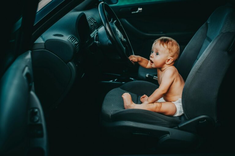 Loiret : la voiture se verrouille avec un bébé à l’intérieur, intervention en urgence de la police
