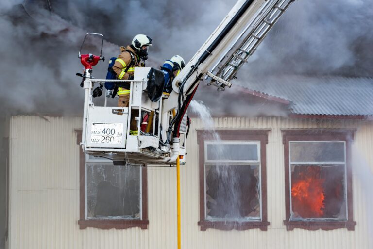 une villa ciblée par des incendiaires en pleine nuit, la sœur d’un narcotrafiquant visée