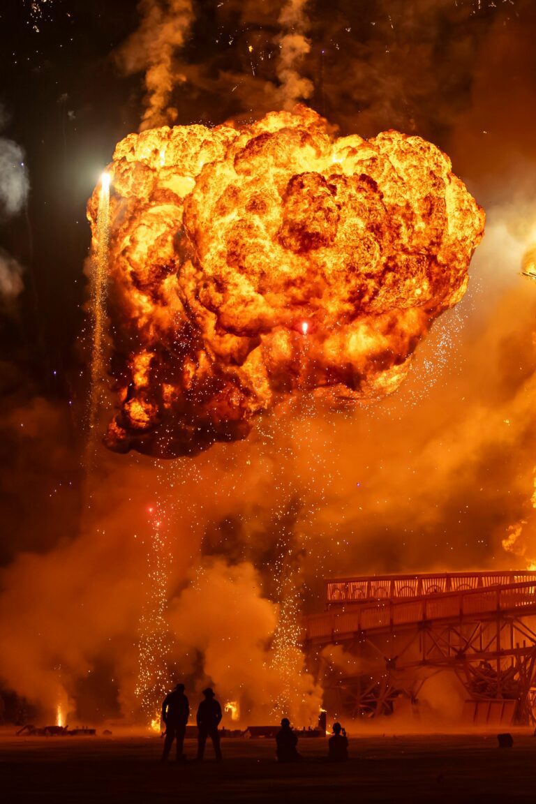 (Nouvelle Vidéo) Déflagrations en chaîne : une usine pulvérisée, le bilan s’alourdit à 21 morts