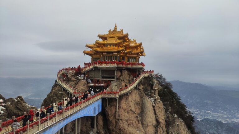(Vidéo)Mont Tai : une photo au lever du soleil vire à la bagarre générale entre touristes