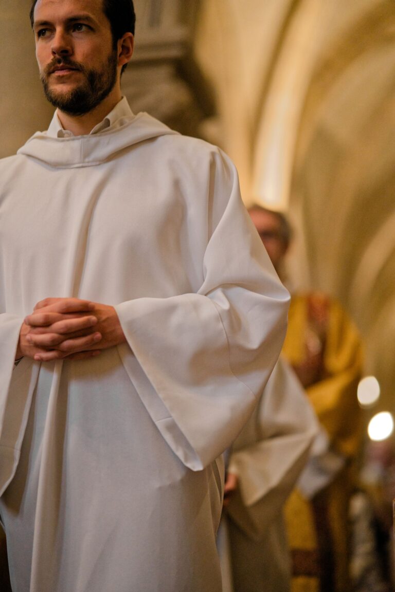 Un prêtre affirme que Dupont de Ligonnès s’est confessé à lui en 2022 dans un monastère de l’Aude, une photo et un numéro de téléphone à l’appui
